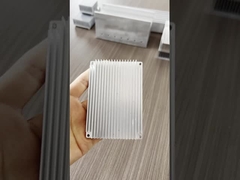 6063- T5 Conchiglia argentea nera di cilindro Profilo di alluminio industriale con lunga durata