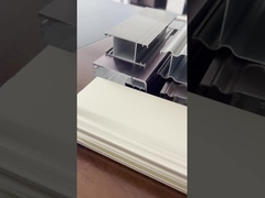 Profili estrusi in alluminio verniciato a polvere per colonnine di ricarica per veicoli elettrici