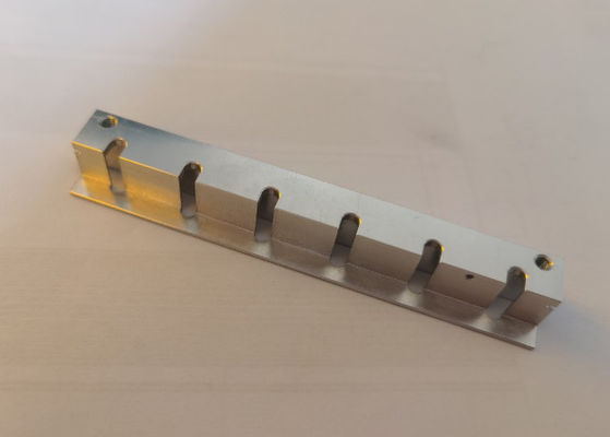 CNC che lavora 6061 estrusione a macchina di alluminio per elettronica