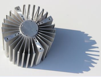 Le estrusioni di alluminio lavoranti finite del dissipatore di calore hanno anodizzato 6063-T5
